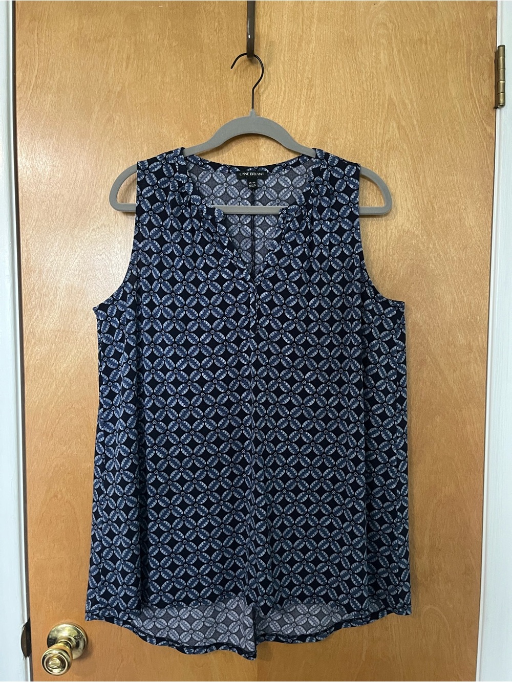 Lane Bryant Blue & White Notch-Neck Sleeveless Patterned Blouse | Size 14/16